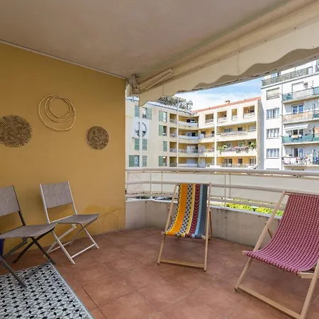 Large 2 Bdr At Nice Port Exterior photo